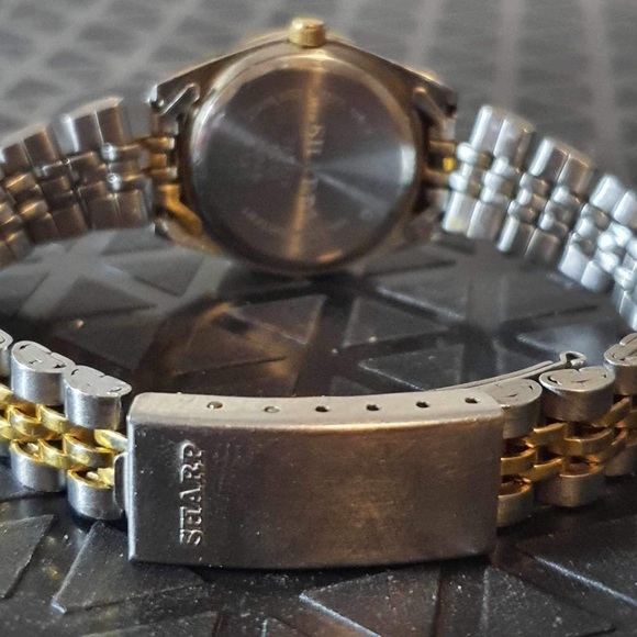 Vintage Sharp Silver/Goldtone Day/Date Stainless Steel Women's Watch - Picture 3 of 4